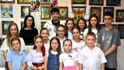 Sub semnul luminii: Clasa de Iconografie a Școlii de Artă Sighetu Marmației a organizat expoziția de sfârșit de an școlar