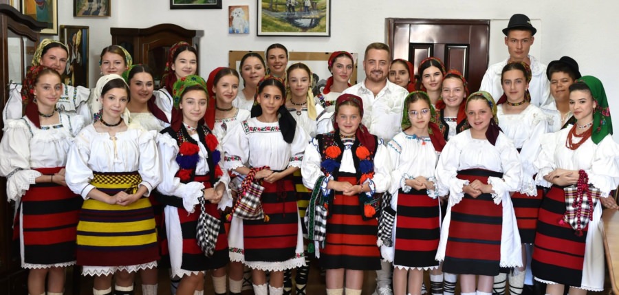 Emoții și bucurie la Sighetu Marmației: Clasa de Canto Popular a Școlii de Artă a susținut examenul de sfârșit de an