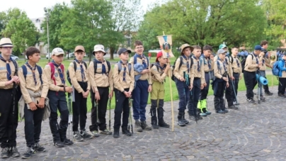 Seară solemnă la Schitul „Schimbarea la Față” din Baia Mare: Cercetașii Maramureșului încheie anul cercetășesc