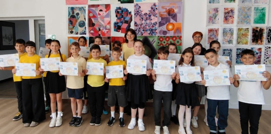 Elevii Colegiului de Arte Baia Mare, premiați la Concursul de Creație Plastică și Literară „Universul meu”