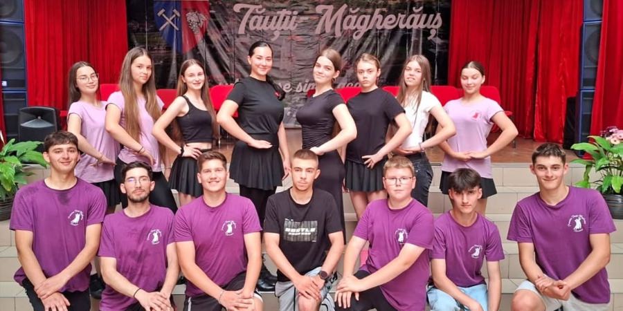 Paula Andreica, solistă și dansatoare în cadrul Ansamblului „Mălinul” Tăuții Măgherăuș, marchează 17 ani de viață și 10 ani dedicați cântecului popular