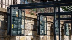Povestea fascinantă a orașului Baia Sprie, pusă în valoare prin panouri informative amplasate în apropierea Catedralei Romano-Catolice