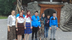 Descoperire și tradiție: Copiii instituționalizați din Sighetu Marmației au avut parte de o excursie de neuitat la Săpânța