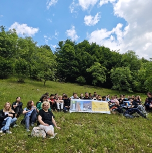 „Școala Naturii în Geoparcul Gutâi-Maramureș” a reunit elevi, profesori și voluntari în cadrul unei noi lecții de geologie pe Valea Bulzului și Cheile Dănești