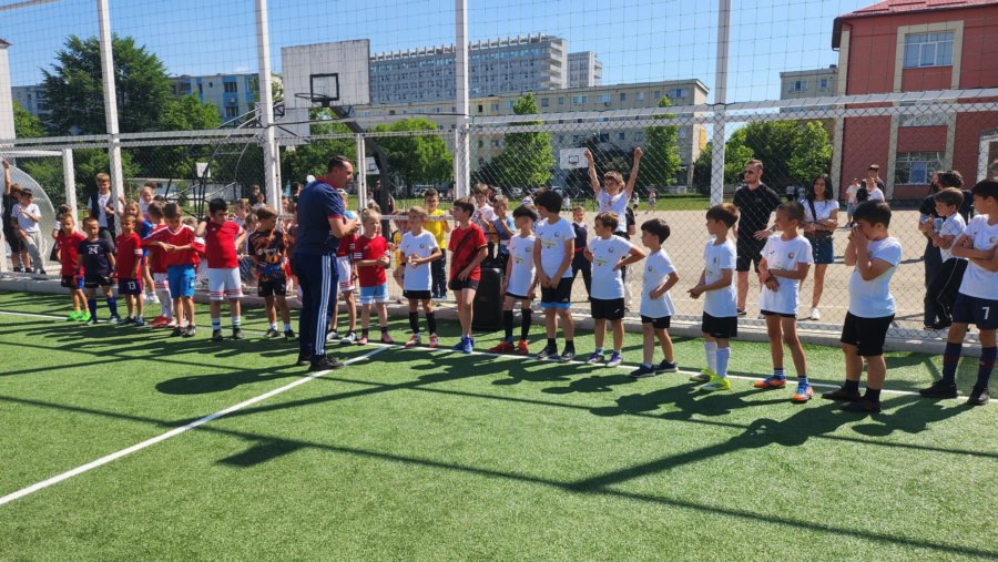 Sport, prietenie și fair-play: Școlile din Baia Mare au celebrat prin fotbal jubileul Școlii Gimnaziale „Alexandru Ioan Cuza”