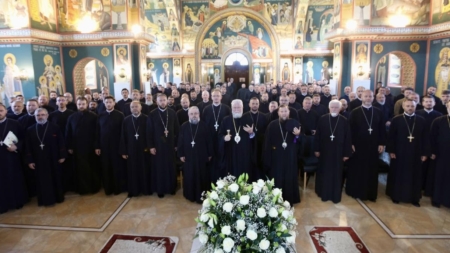 Biserica „Înălțarea Domnului” din Târgu Lăpuș a găzduit conferința preoților din protopopiatele Baia Mare, Lăpuș și Chioar
