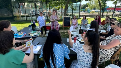 „Atelier de copt idei” în Baia Mare: profesorii de limba franceză au participat la o activitate creativă și interactivă