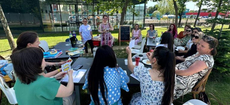 „Atelier de copt idei” în Baia Mare: profesorii de limba franceză au participat la o activitate creativă și interactivă