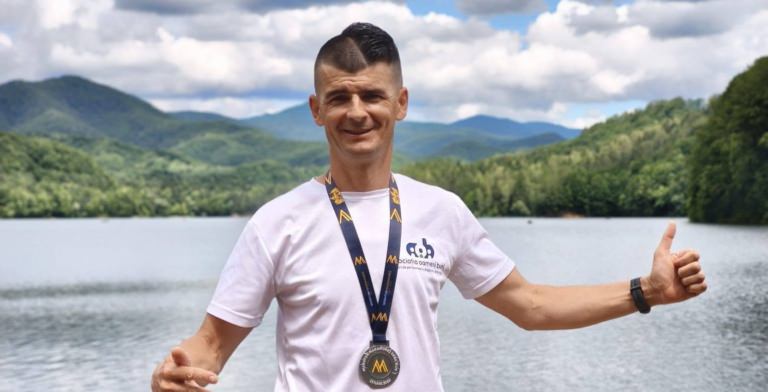 Performanță cu suflet: Ionuț Blaga a alergat la Maratonul Maramureșului pentru pacienții oncologici