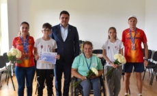 Sportivii ACS Athletic și Ștefania Man din Târgu Lăpuș, premiați la primărie pentru rezultatele deosebite obținute la competițiile din luna mai