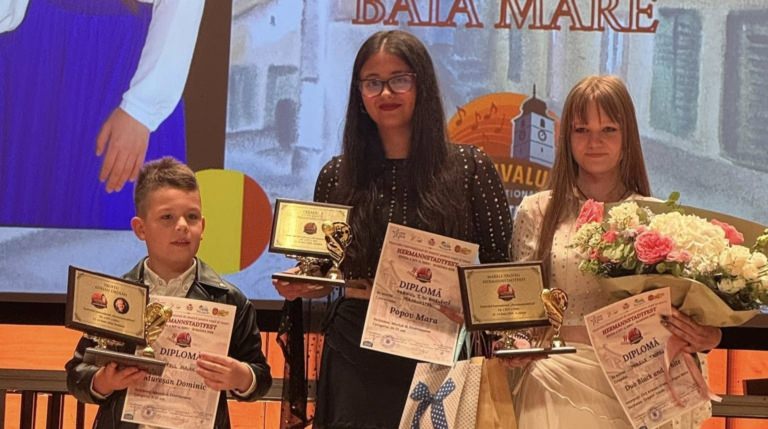 Tinerii cântăreți ai Insieme Music School Baia Mare au revenit acasă cu cele trei mari trofee de la Festivalul „Hermannstadtfest” din Sibiu