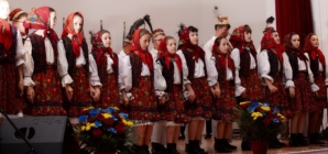 Grupa mijlocie a Ansamblului „Cercănelul” din Borșa, premiată la primul concurs