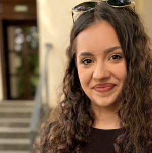 „Arborele de lalea”: Eleva Patricia Moldovan a primit cea mai înaltă distincție de excelență a Colegiului de Arte Baia Mare