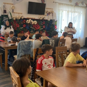 Zeci de elevi din Iași au participat la atelierele Școlii Rădăcinilor Străbune