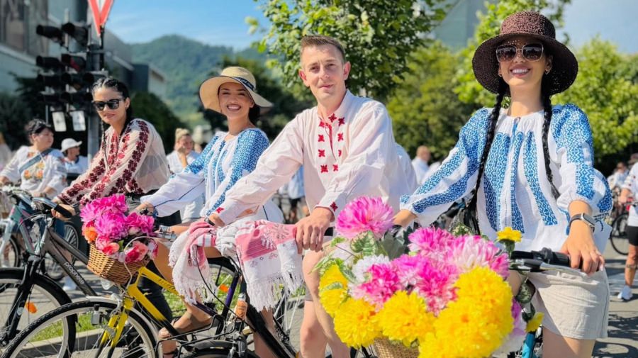 Evenimentul „Cu IA pe bicicletă” a adus culoare și tradiție pe străzile din Baia Mare