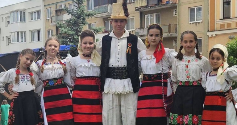 Elevii Școlii Populare de Artă Baia Mare, premiați la Festivalul Interjudețean de Folclor „Dragu-mi-i cântu și jocu” de la Tășnad