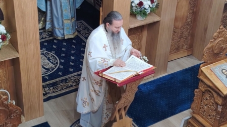 Părintele Nifon, starețul Schitului din Strâmtura, a revenit în mijlocul credincioșilor după o lungă suferință
