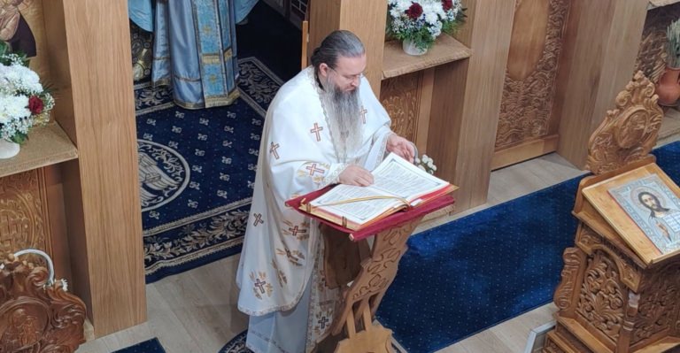 Părintele Nifon, starețul Schitului din Strâmtura, a revenit în mijlocul credincioșilor după o lungă suferință