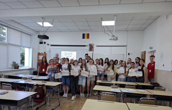 „Fabrica de eminescieni” și-a deschis porțile pentru elevii din Baia Mare