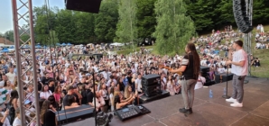 Evenimentul „Flori de Sânziene” de la Tăuții Măgherăuș a fost un succes; Mii de oameni au sărbătorit împreună