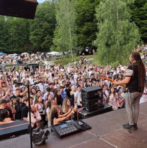 Evenimentul „Flori de Sânziene” de la Tăuții Măgherăuș a fost un succes; Mii de oameni au sărbătorit împreună