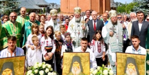Trei ierarhi vor sluji la Mănăstirea Scărișoara Nouă de sărbătoarea Nașterii Sfântului Ioan Botezătorul