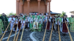 Trei ierarhi la hramul Mănăstirii Scărișoara Nouă