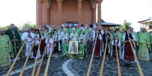 Trei ierarhi la hramul Mănăstirii Scărișoara Nouă
