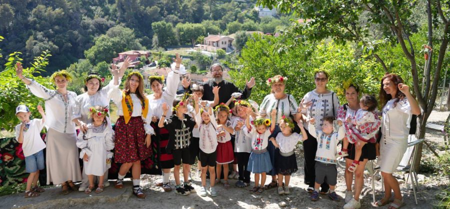 Sânzienele din Maramureș au dus magia tradițiilor românești până la Nisa