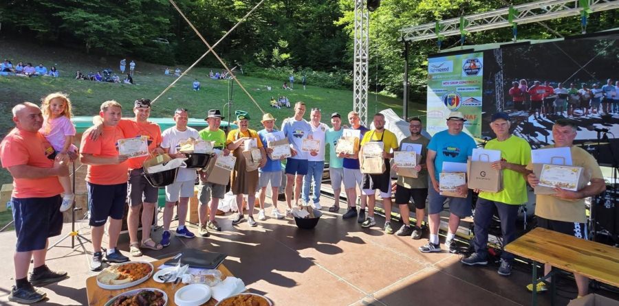 14 echipe s-au întrecut la concursul gastronomic „Flori de Sânziene”; Cine a câștigat competiția de la Tăuții Măgherăuș