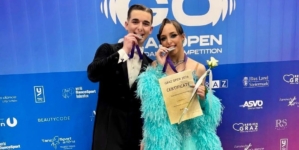 Clubul de dans sportiv „Shall We Dance” Baia Mare a încheiat sezonul competițional cu succes: Perechea Luca Aluaș-Hannah Gomboș a urcat pe podiumul internațional, în Austria