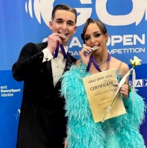 Clubul de dans sportiv „Shall We Dance” Baia Mare a încheiat sezonul competițional cu succes: Perechea Luca Aluaș-Hannah Gomboș a urcat pe podiumul internațional, în Austria