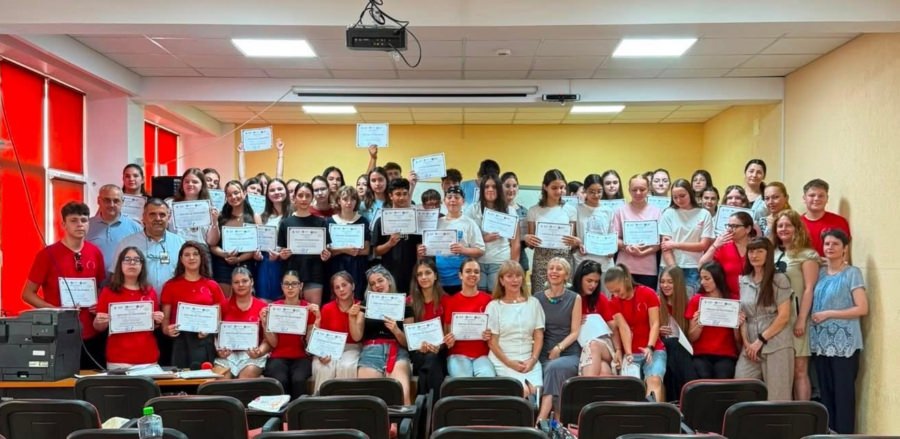 Școala de vară „Fabrica de eminescieni” s-a încheiat într-o atmosferă festivă, la Colegiul Național „Mihai Eminescu” Baia Mare