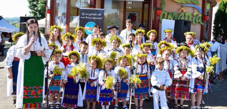 „Târgul de Sânziene” din Târgu Lăpuș a adus în prim-plan tradiția și meșteșugurile Țării Lăpușului