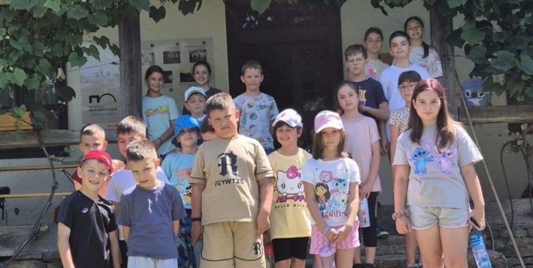Atelierele de vacanță „Descoperă. Creează. Joacă” de la Muzeul Satului Maramureșan din Sighet s-au încheiat cu multă voie bună