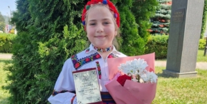 Micuță, dar talentată: Antonia Maria Oniga a câștigat Trofeul categoriei la Concursul Național „Tinere Talente” de la Bistrița-Năsăud