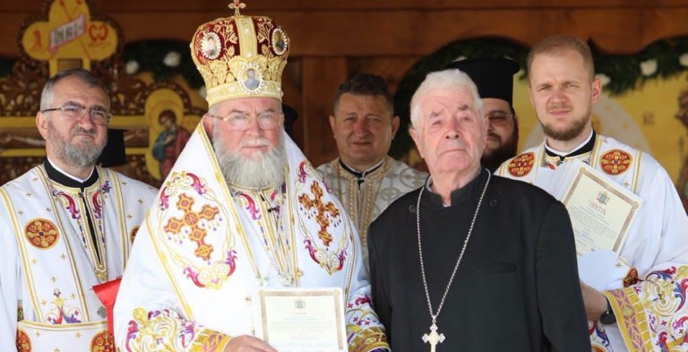 Părintele Alexandru Câmpeanu, fost paroh în Făureşti, distins cu Ordinul „Crucea Justinian Arhiepiscopul” – una dintre cele mai înalte distincții ale Episcopiei