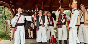 Ansamblul Folcloric Național „Transilvania”, în aplauzele publicului la cea de-a XV-a ediție a Sărbătorii Sânpetrului de pe Valea Rebrei
