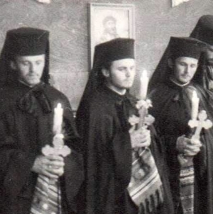 Se împlinesc 32 de ani de la tunderea în monahism a șase slujitori de seamă ai Bisericii; Cine sunt ei astăzi