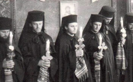 Se împlinesc 32 de ani de la tunderea în monahism a șase slujitori de seamă ai Bisericii; Cine sunt ei astăzi