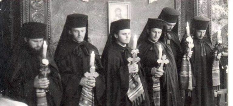 Se împlinesc 32 de ani de la tunderea în monahism a șase slujitori de seamă ai Bisericii; Cine sunt ei astăzi