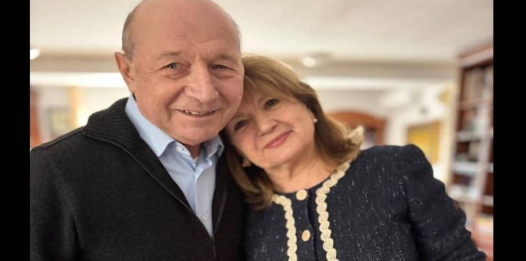 Soția lui Traian Băsescu a trecut printr-o intervenție chirurgicală pentru o formă rară de cancer osos