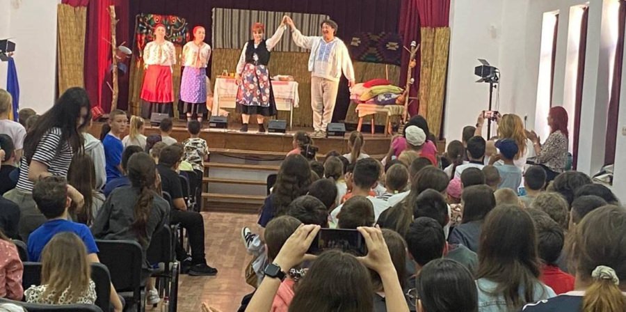 Elevii Școlii Gimnaziale din Cicârlău au sărbătorit Ziua Copilului la teatru