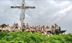 Drumeție pe Vârful Feței la Cruce, final de an pentru Cercetașii Maramureșului din Lăpuș