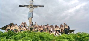 Drumeție pe Vârful Feței la Cruce, final de an pentru Cercetașii Maramureșului din Lăpuș