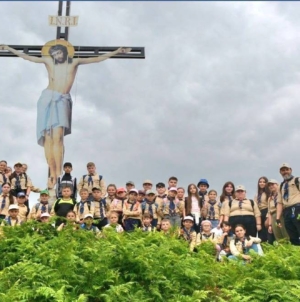Drumeție pe Vârful Feței la Cruce, final de an pentru Cercetașii Maramureșului din Lăpuș