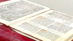 Evanghelie veche de peste trei secole, expusă la Centrul Cultural Pastoral „Sfântul Iosif Mărturisitorul” din Sighet