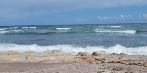 Atenționare pentru cei care merg la mare: bacterie periculoasă în apă. Ce trebuie să știi înainte de vacanță