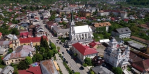 Conferință despre inteligența emoțională și concurs de costume populare la Vișeu de Sus