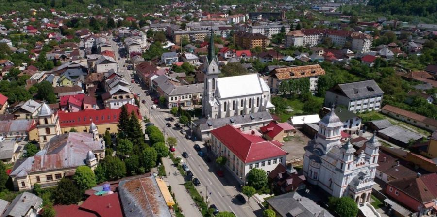 Conferință despre inteligența emoțională și concurs de costume populare la Vișeu de Sus